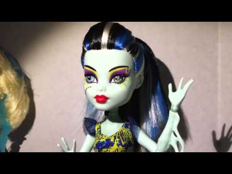 Great Scarrier Reef Frankie Stein and Lagoona Blue Doll Review Monster High Toy Review