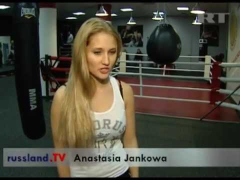 Russlands bekannteste Thai-Boxerin [Video-Classic]