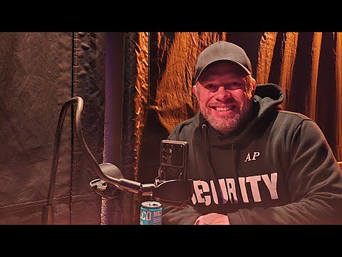 Freitag Clubtür beim einzigen Türsteher in Deutschland, der während der Arbeitszeit streamen darf