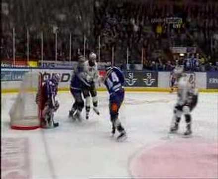 Kåberg tacklar Holmqvist