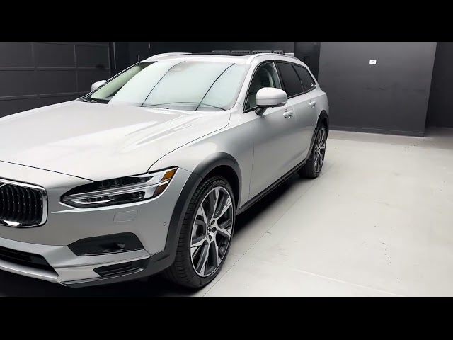 2025 VOLVO V90 WAGON 4-CYL, TURBO, 2.0 LITER B6 ULTRA CROSS COUNTRY WAGON 4D