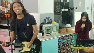 Download lagu LANTAROO & WIFE 💥 Ku Tak Akan Bersuara ( Nike Ardilla )💥 JAMMING JO STUDIO mp3