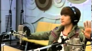 [cut] Boyfriend dancing and singing to SNSD&#39;s IGAB