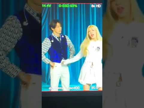 hyoyeon x donghae 🫠 the way he stared and smiled at her, I'M NOT OKAY