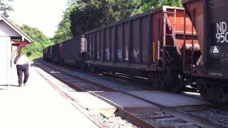 preview picture of video 'Slow CSX Freight Train through Kensington'