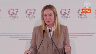 Meloni scherza con i cronisti al G7: Ho smesso di fumare, non ve ne siete accorti e avete...