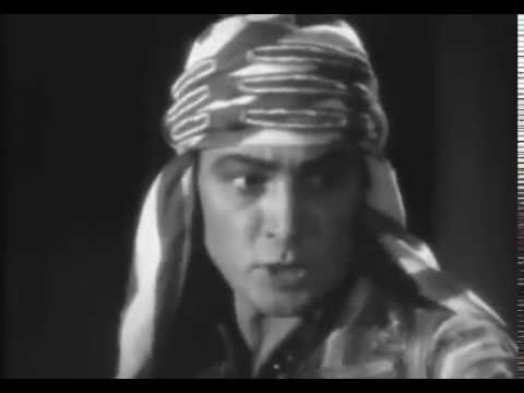 Rodolfo Valentino nel film "Il Figlio dello Sheicco" (1926)