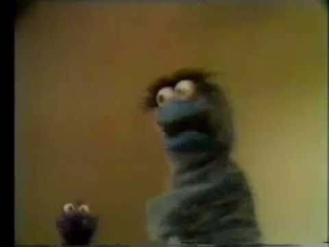 Krümel und Lulatsch erklären 'Hier und Da'.mp4