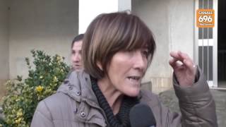 via-nuzzolo-acqua-dalle-fogne-la-protesta