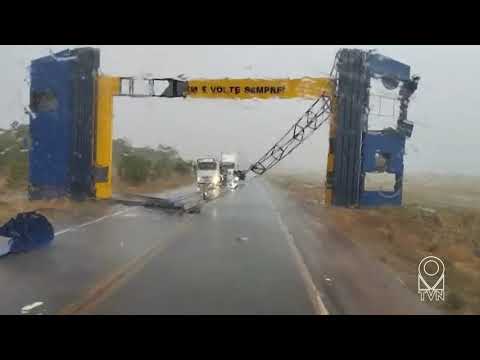 VENTOS FORTES DERRUBAM ALAMBRADO DO PORTAL DE ENTRADA DE SANTA ROSA DO TOCANTINS