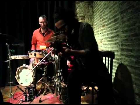 Flying Colours-Si zaljubiv edno mome