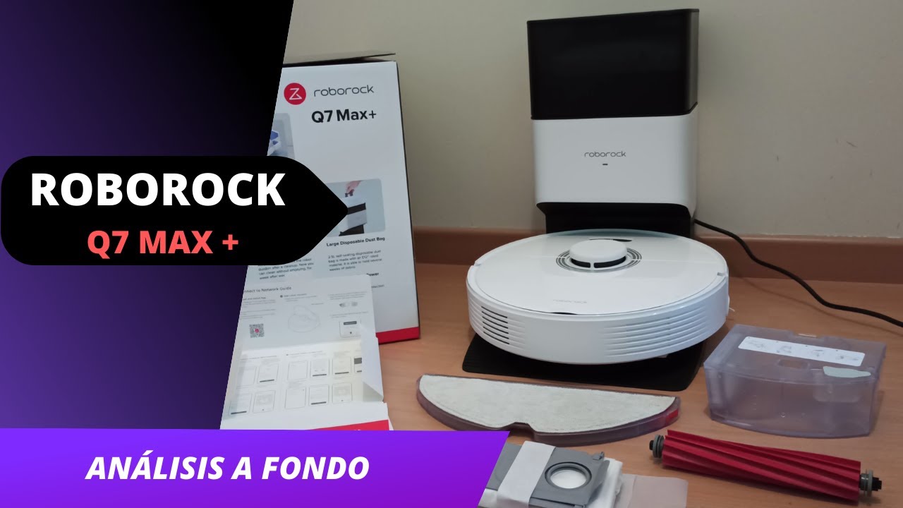 Silvia Jiménez probando un robot aspirador Roborock en Hogarsys