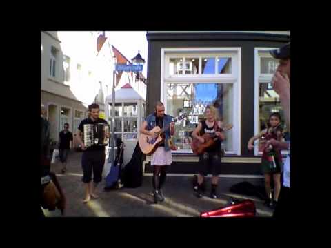 FaulenzA und KH Feuermelder_in - Autonome Maus (Video 2011 Straszenmusik)