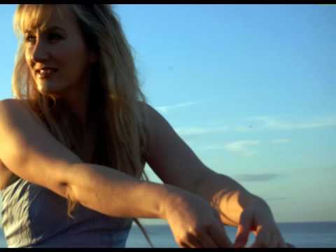 Tucandeo vs Michelle Hutcheson - "Endless Blue - " (chill-out  clip)