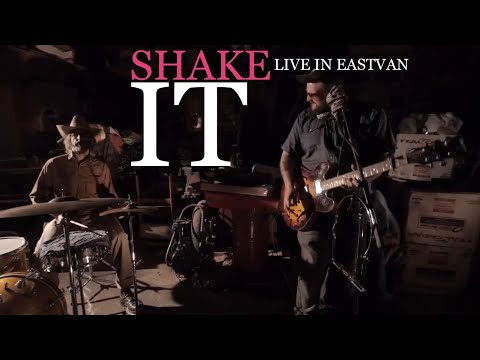 Shake It - Robert Connely Farr (Live in EastVan) #deltablues #bluesmusic #countryblues