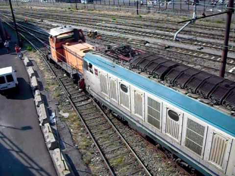 Locomotore tigre trainato da locomotore di manovra