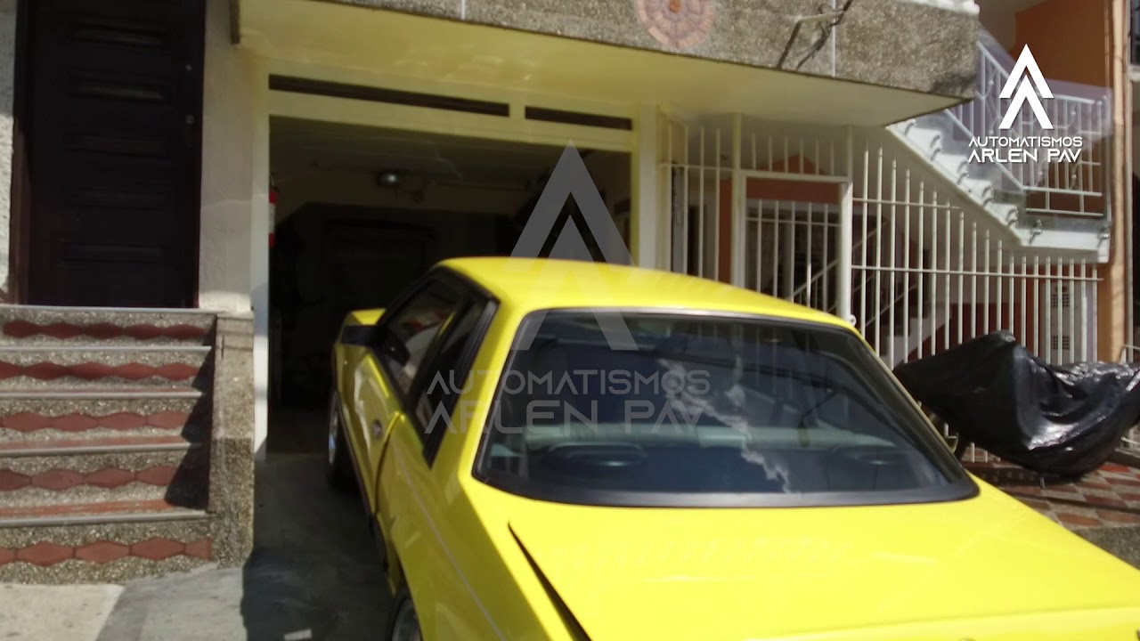 Puerta seccional levadiza instalado por Automatismos ARPA