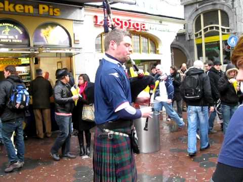 Buharian Scottish man plays a buharian instrument in the buharian Amserdam
