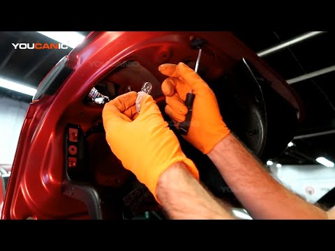 2014-2018 Mazda 3 – Reverse or Backup Light Replacement