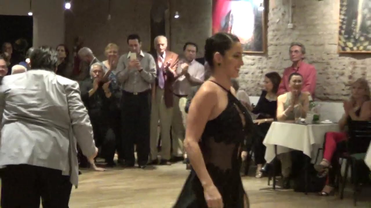 Alejandra Mantiñan y Ahoniken Quiroga Tango "Buscándote" Obelisco Tango Domingo (31-08-14)
