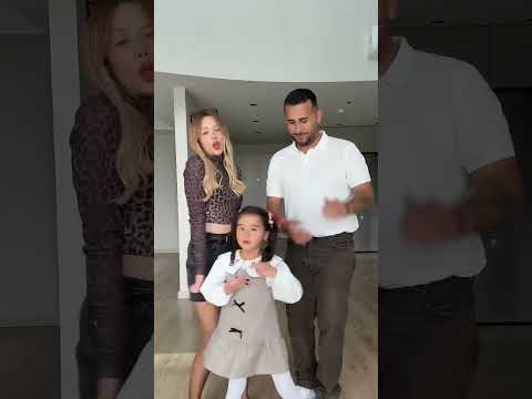 Herkes şimdi şarkımızı dinlemeye gidip yorumlara bi kalp bıraksın okumaya gidiyorum 💓