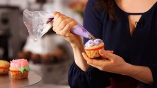 How to Make Easy Piped Roses & Pansies | Cake Decorating