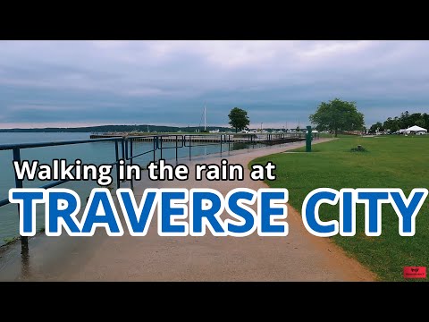 Walking in the rain || Traverse City, Michigan | USA