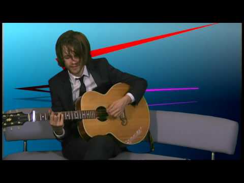 Guillemots frontman Fyfe Dangerfield acoustic!