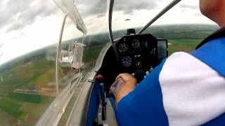 preview picture of video 'Glider Take off and Landing at Topoloveni Airfield'