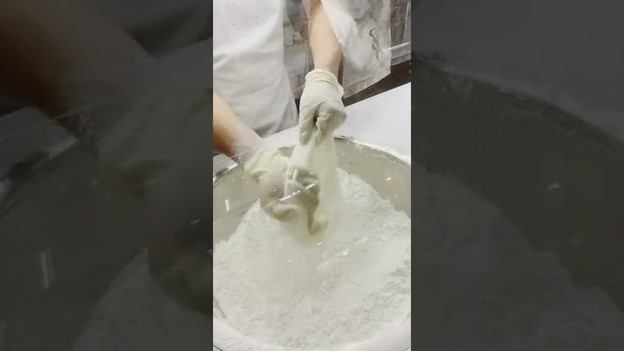 【職人技】龍の髭飴・お菓子をマレーシアで見つけたよ #shorts  日曜家族