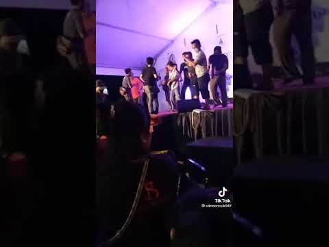 Sulu Ati Nadai Tingki labuh ari stage.