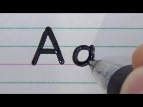 英語用罫線ノートにアルファベットの大文字と小文字を書いてみた