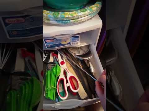 download lagu mp3 mp4 Kitchen Tote, download lagu Kitchen Tote gratis, unduh video klip Kitchen Tote