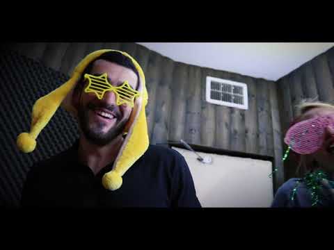 קליפ משפחה באולפן הברווז - רגע - חנן בן ארי