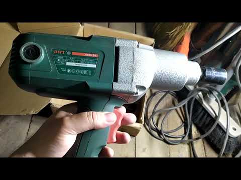 Профессиональный ударный гайковерт DWT SS09-24. ударные головки. реверс. быстрая замена щеток.