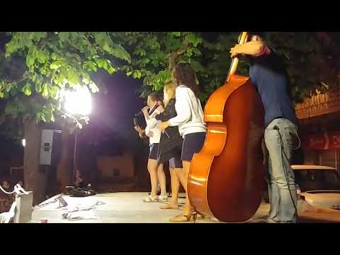 Lola, la tavernera... per les Anxovetes i els Seitons