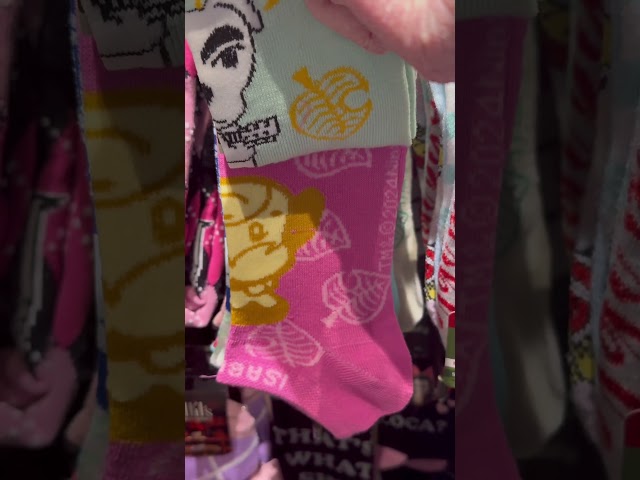 Vídeo relacionado con Nintendo Calcetines para mujer Animal Crossing 5 Pack No Show Socks Animal Crossing 5 Pack No Show Socks, Yellow Stripe Multi, Fits Sock Size 9-11; Fits Shoe Size 4-10.5
