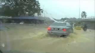 preview picture of video 'Flash floods in Miri During Heavy Rain'