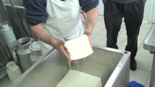 preview picture of video 'Idiazabal cheese (Traveline Basque Country and Navarra)'