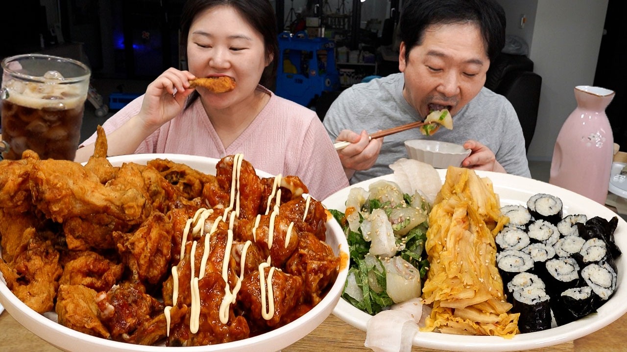 처갓집 슈프림 양념, 후라이드 치킨 vs 광어회 깻잎 무침! 육퇴 후 각자 먹고 싶은 음식 먹는 부부 먹방🤤