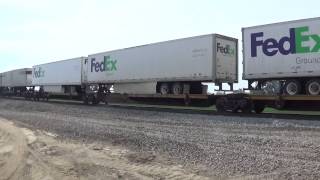 preview picture of video 'BNSF 8128 mixed intermodal west [HD]'