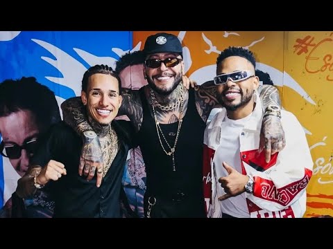 Theuzinho e Cristian Bell curti show do Kannário em Santanópolis no meio do público
