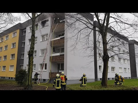 13.01.2019 - VN24 - Feuer in der 4. Etage eines Wohnhochhauses in Unna - Mann über Leiter gerettet
