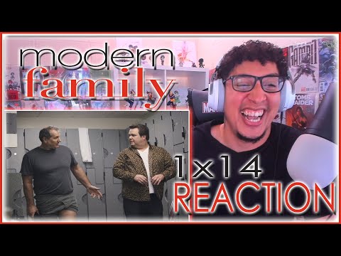 MOON LANDING! | Modern Family 1x14 REACTION | Season 1 Episode 14