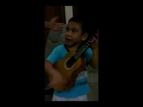 Gavriel (4) is singing 'Indonesia Memang Hebat' (KJP)