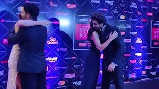 What A Moment Varun Dhawan Hugs Kriti Sanon vs Kartik Aaryan Hugs Sara Ali Khan on Red Carpet | Pink