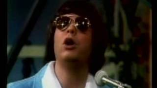 Ronnie Milsap &quot;That Girl Who Waits on Tables&quot;