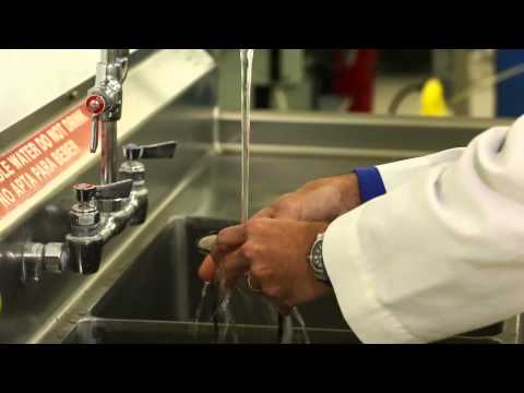 The Right Way to Clean Your Glasses