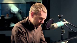 David Gray Talks Mutineers: Discussing the First Single 'Back in the World'