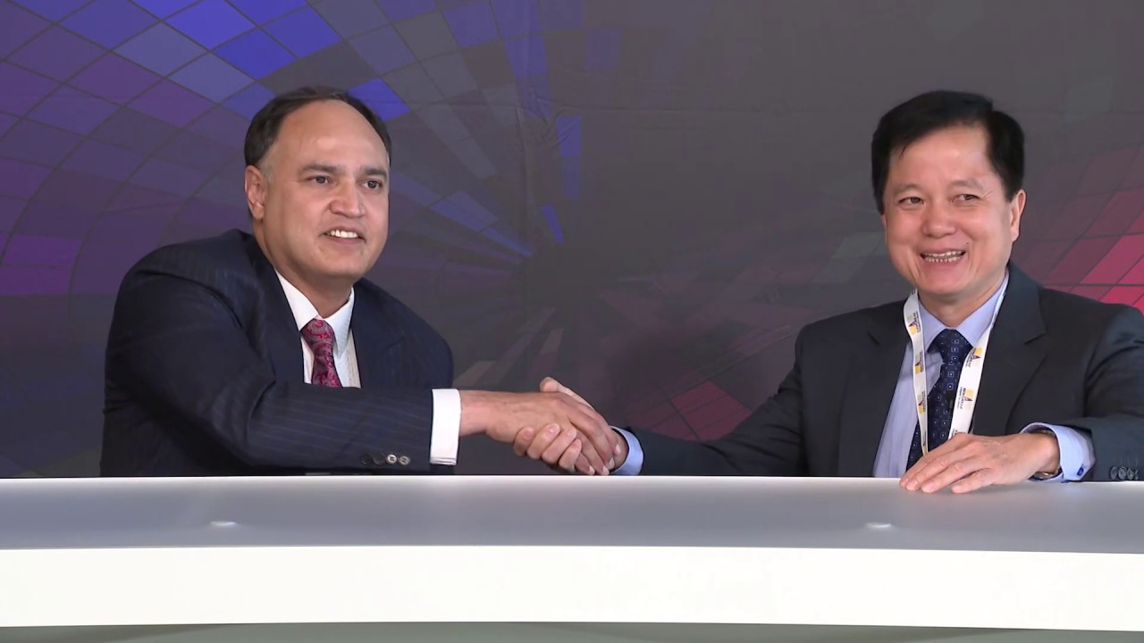 Raj Dave, MD & Huan Quang Do, MD discussing Vietnam session at C3